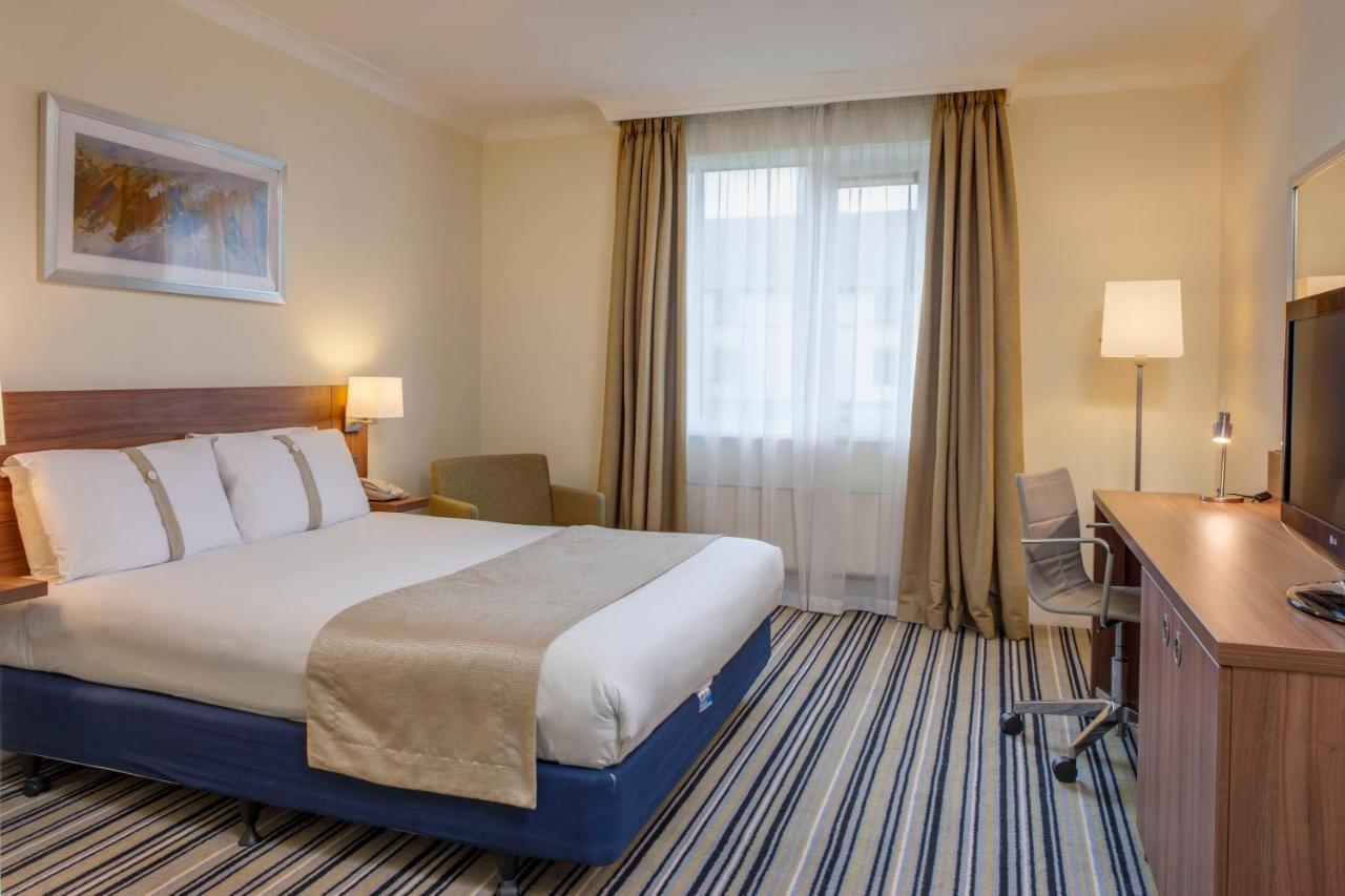 Holiday Inn Colchester By Ihg Екстериор снимка