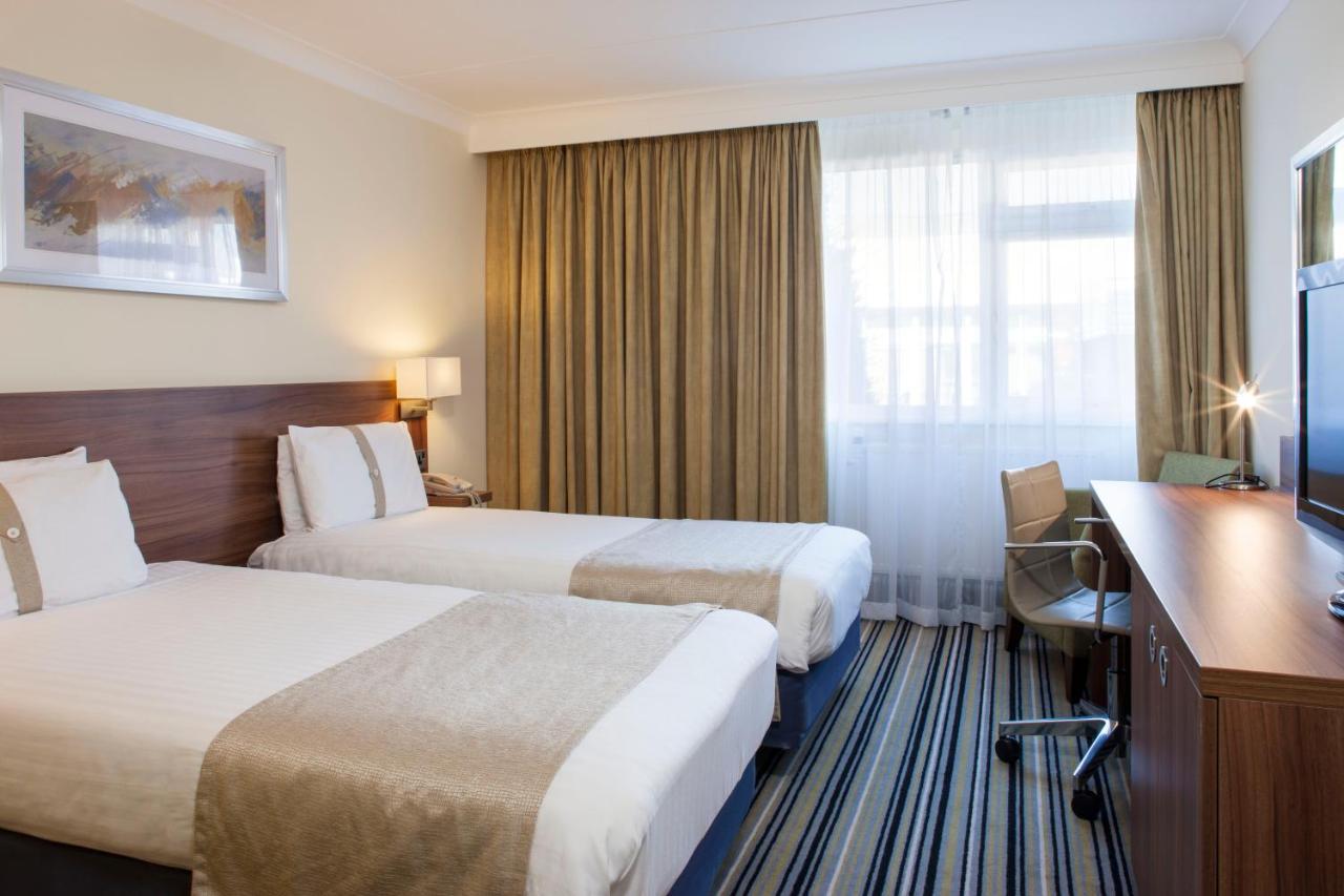Holiday Inn Colchester By Ihg Екстериор снимка