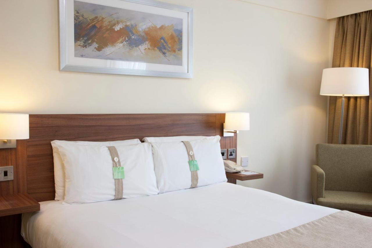 Holiday Inn Colchester By Ihg Екстериор снимка