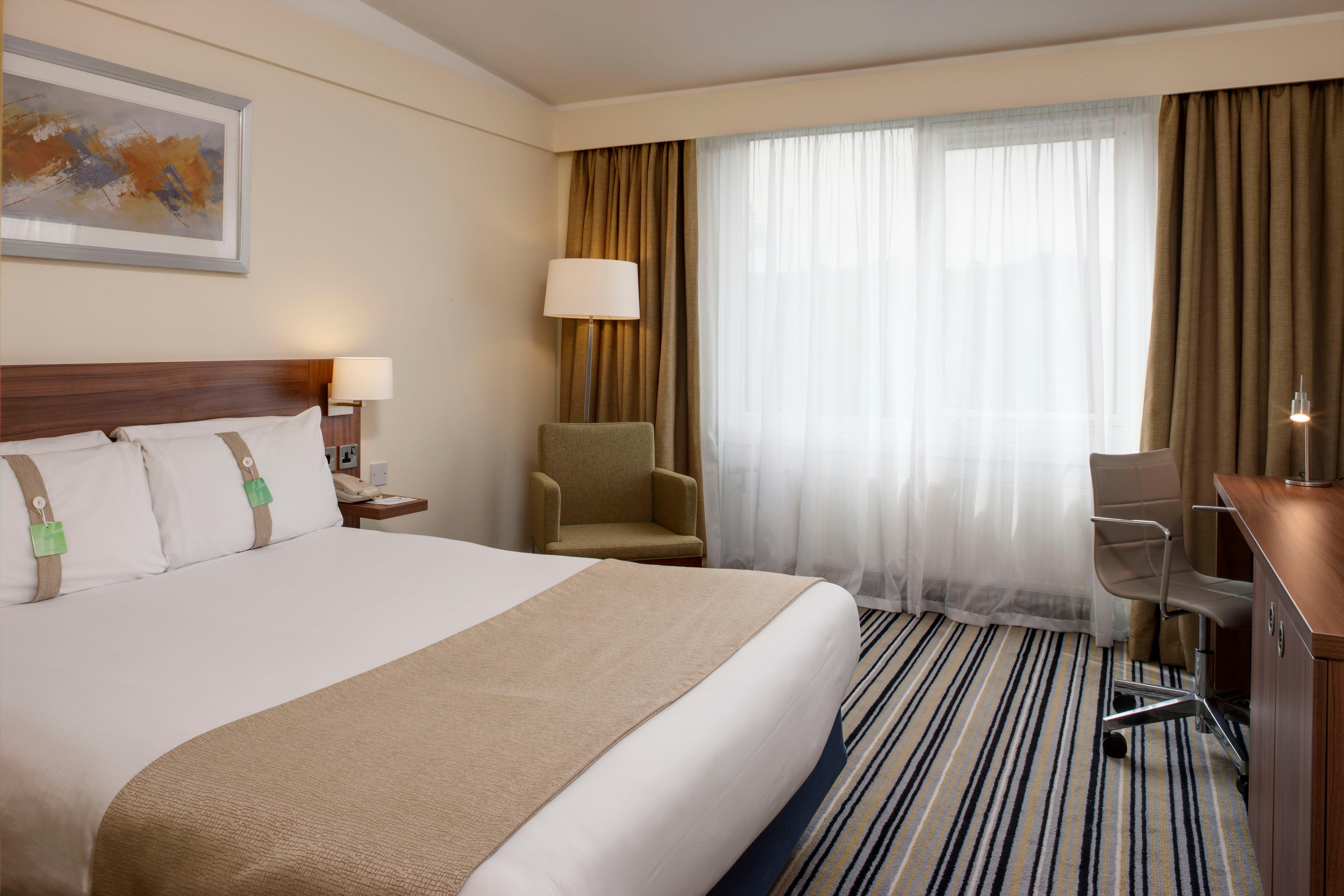Holiday Inn Colchester By Ihg Екстериор снимка
