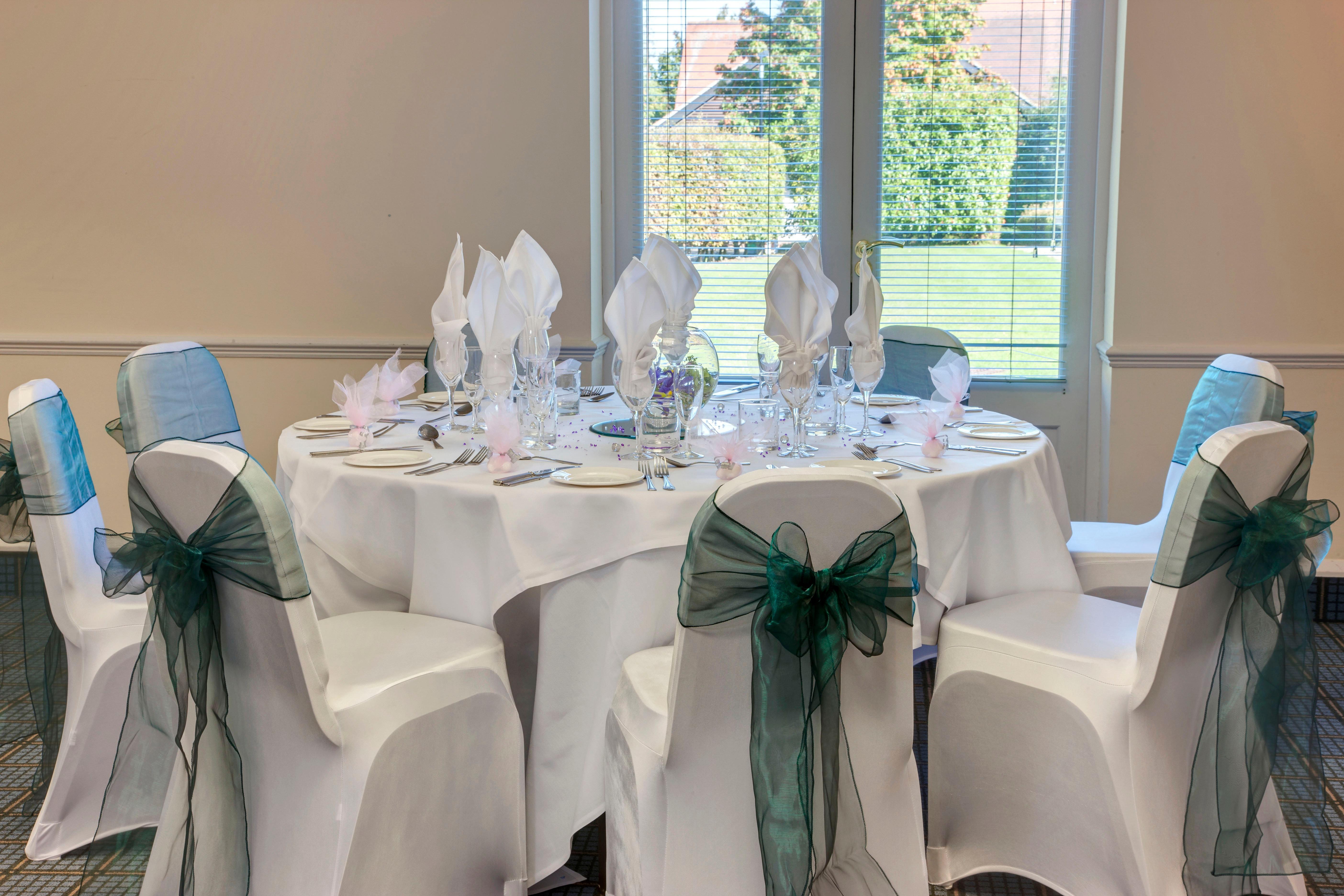 Holiday Inn Colchester By Ihg Екстериор снимка