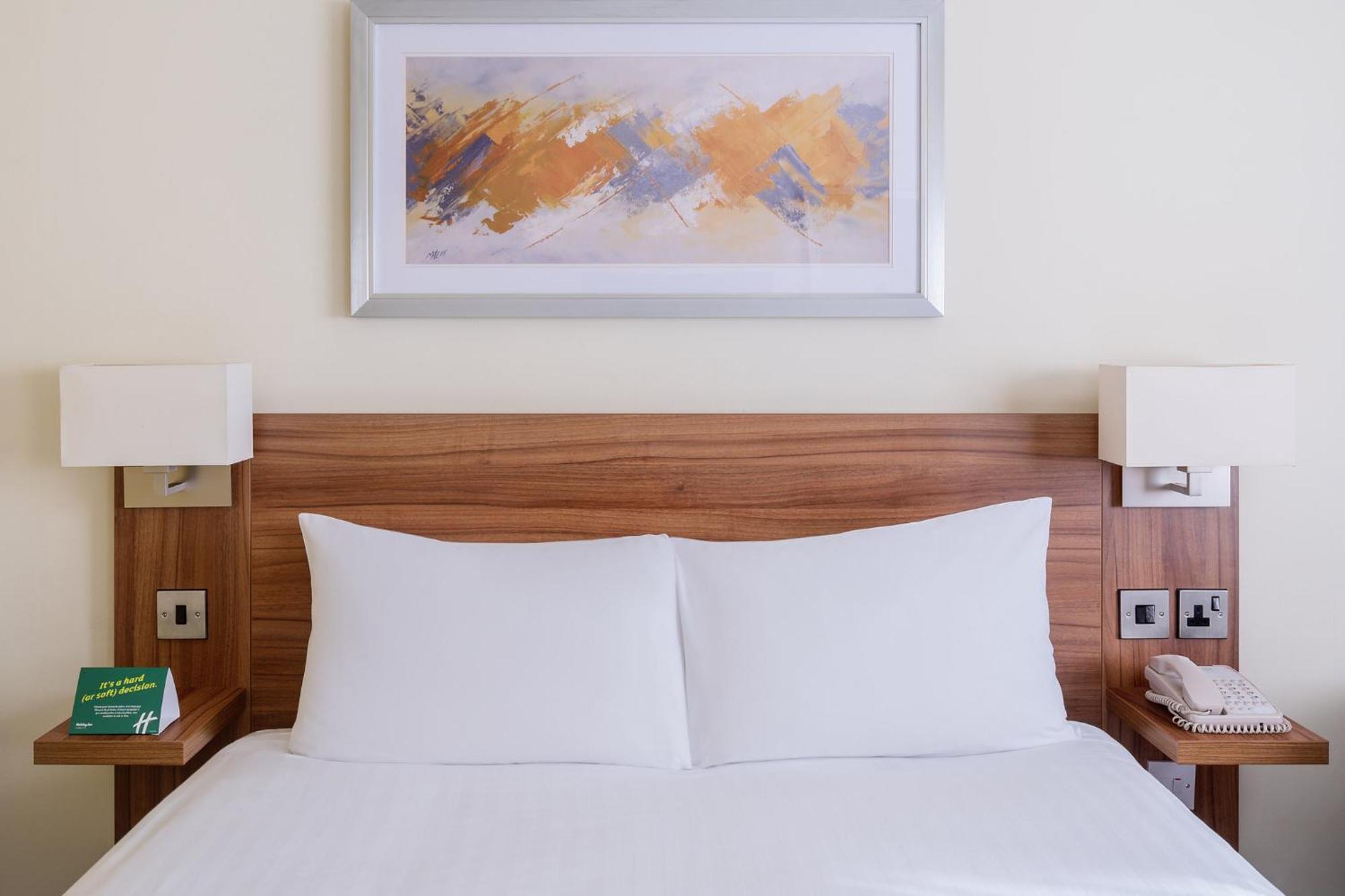 Holiday Inn Colchester By Ihg Екстериор снимка