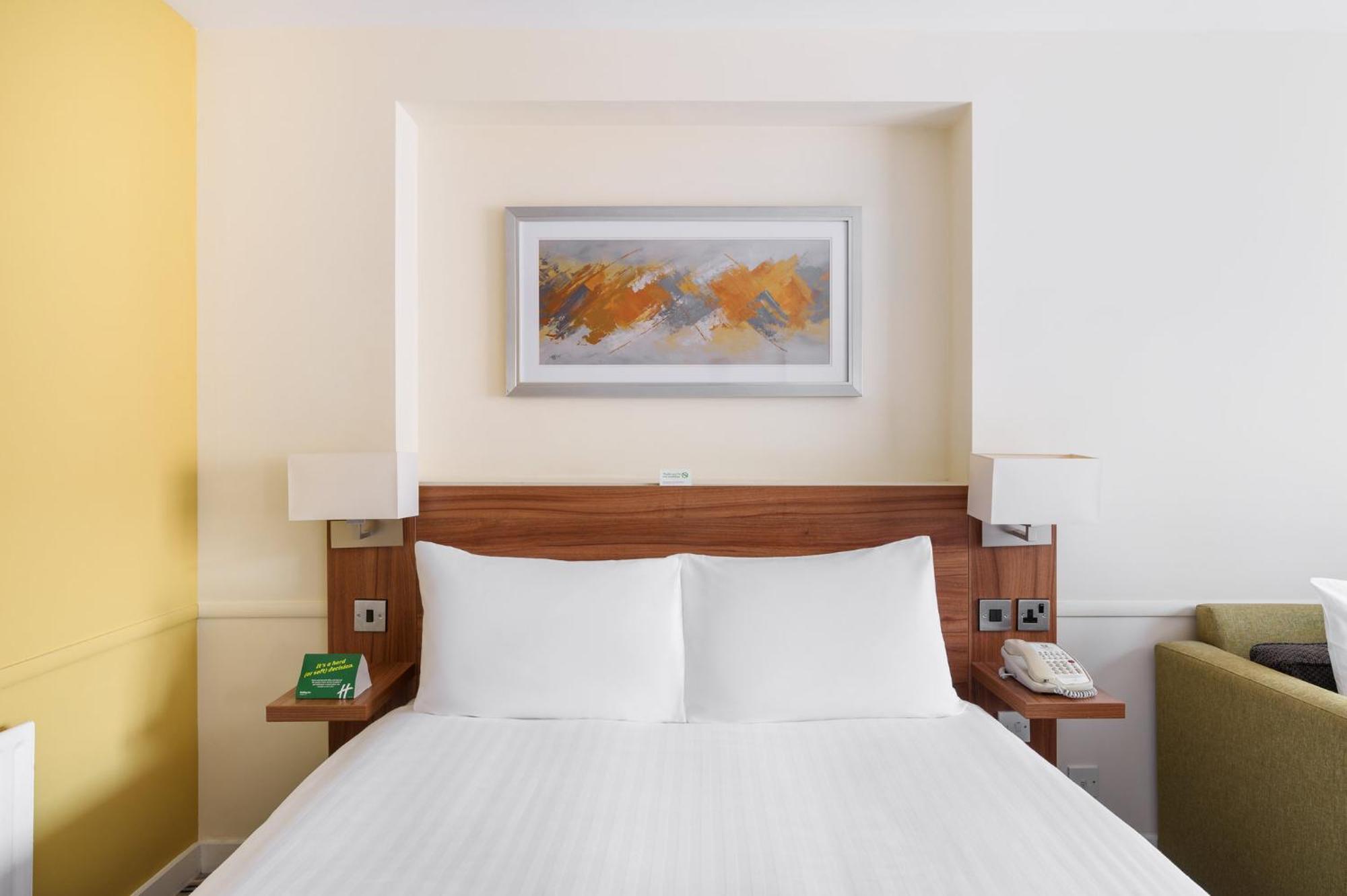 Holiday Inn Colchester By Ihg Екстериор снимка