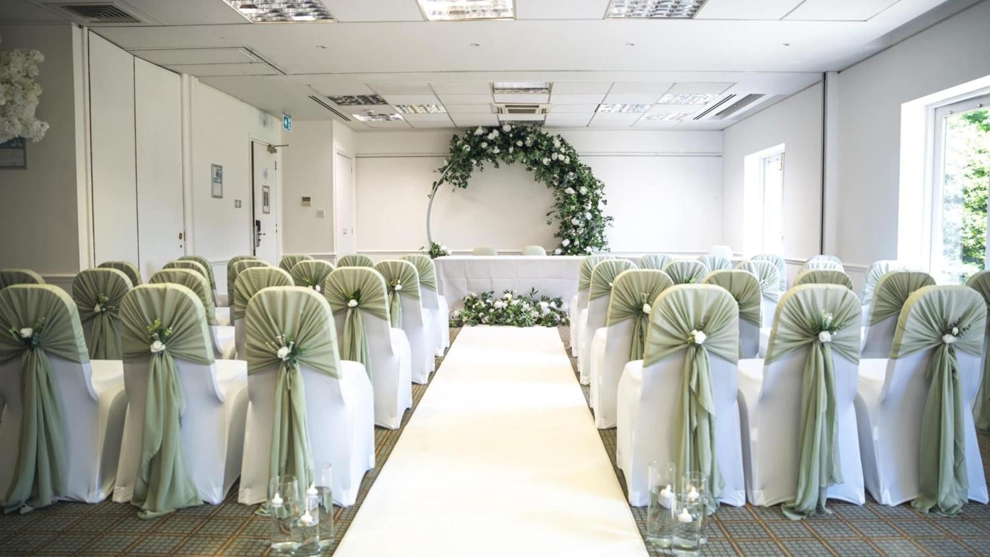 Holiday Inn Colchester By Ihg Екстериор снимка