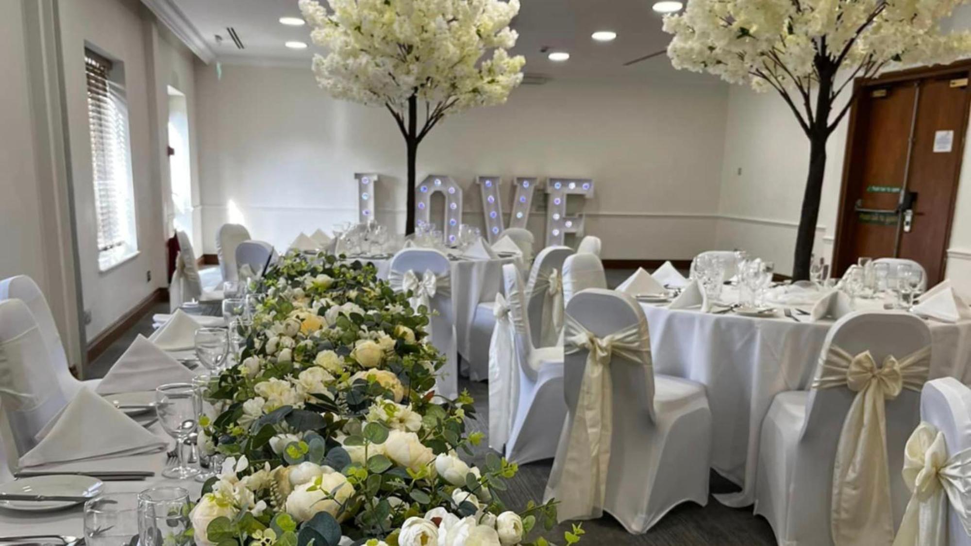 Holiday Inn Colchester By Ihg Екстериор снимка