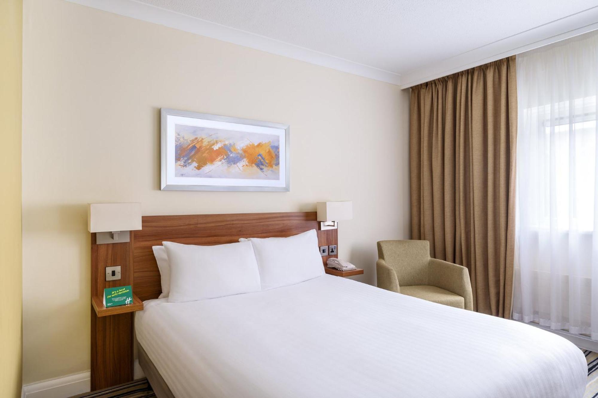 Holiday Inn Colchester By Ihg Екстериор снимка
